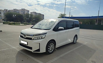 Toyota Voxy, 2017г., передний привод, вариатор