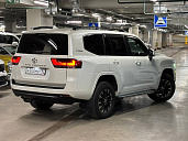 Toyota Land Cruiser 300 White