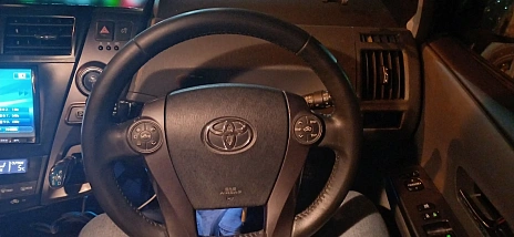 Toyota Prius Alpha, 2013г, передний привод, автомат