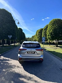 Toyota Highlander, 2023г, полный привод, автомат