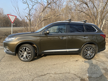 Mitsubishi Outlander, 2015г, полный привод, автомат