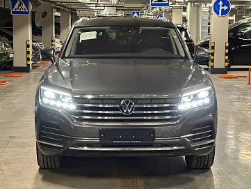 Volkswagen Touareg, 2022г, полный привод, автомат