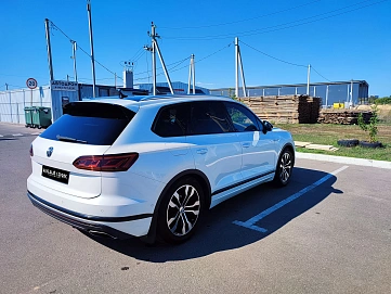 Volkswagen Touareg, 2020г, полный привод, автомат