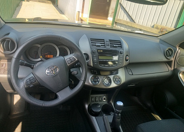 Toyota RAV4, 2012г, полный привод, механика