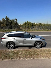 Toyota Highlander, 2023г, полный привод, автомат