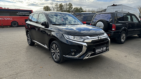 Mitsubishi Outlander, 2022г, передний привод, вариатор