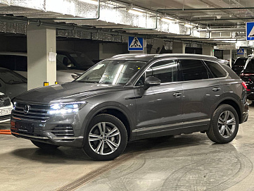 Volkswagen Touareg, 2022г, полный привод, автомат