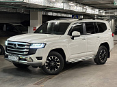 Toyota Land Cruiser 300 White