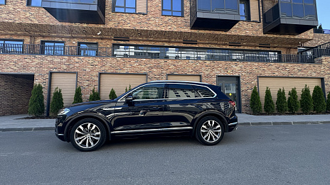 Volkswagen Touareg, 2020г, полный привод, автомат