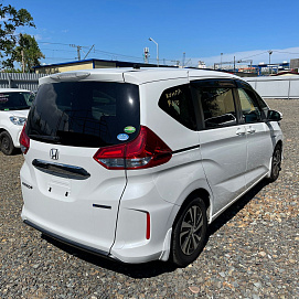 Honda Freed, 2017г, полный привод, робот