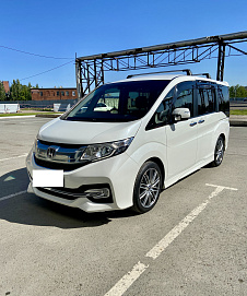 Honda Stepwgn, 2017г, полный привод, вариатор